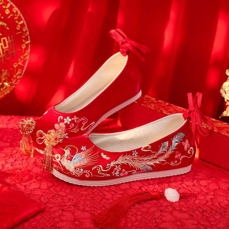Embroidered Shoes Wedding Xiuhe Wedding Shoes New Old North Chinese Ancient Bridal Wedding Shoes Xiuhe Clothing Heightening Cloth Shoes