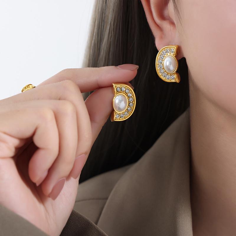 Elegant Asymmetrical Pearl & Multi-Diamond Earrings - Unique Retro Chinese Design for Women