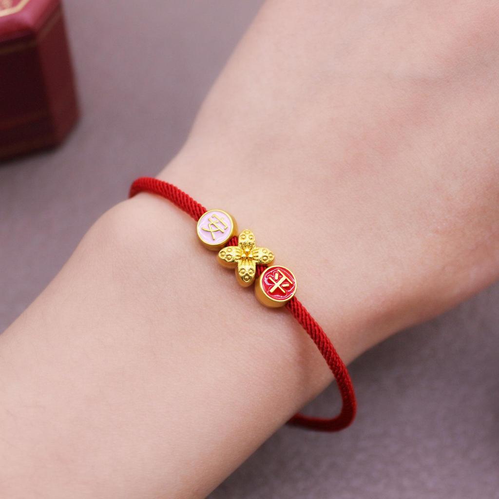 New Year Four-Leaf Clover Red String Bracelet: Personalized Zodiac Charm for Safety and Joy.