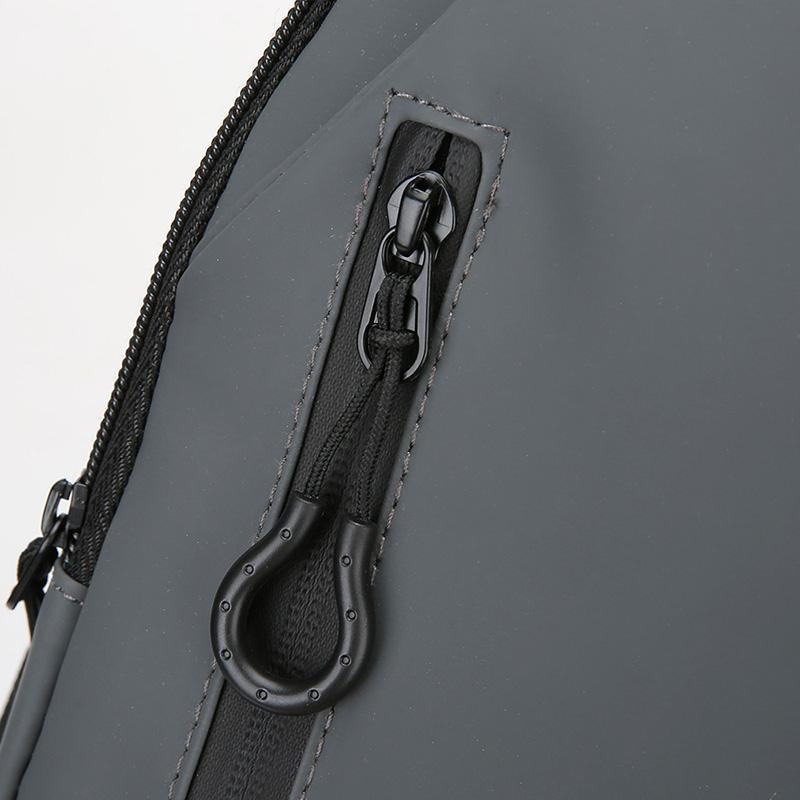 Men Bag Fashion New Solid Color Men Chest Bag Outdoor Casual Fashion One Shoulder Crossbody Bag USB Charging Shoulder Bags