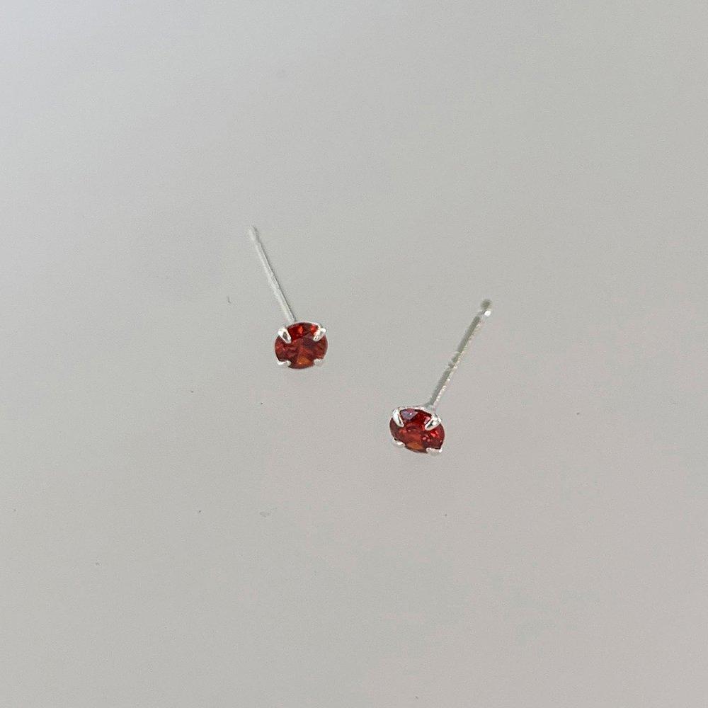[ Modernlike / Headquarters genuine product ] Silver 925 red cubic zirconia earrings