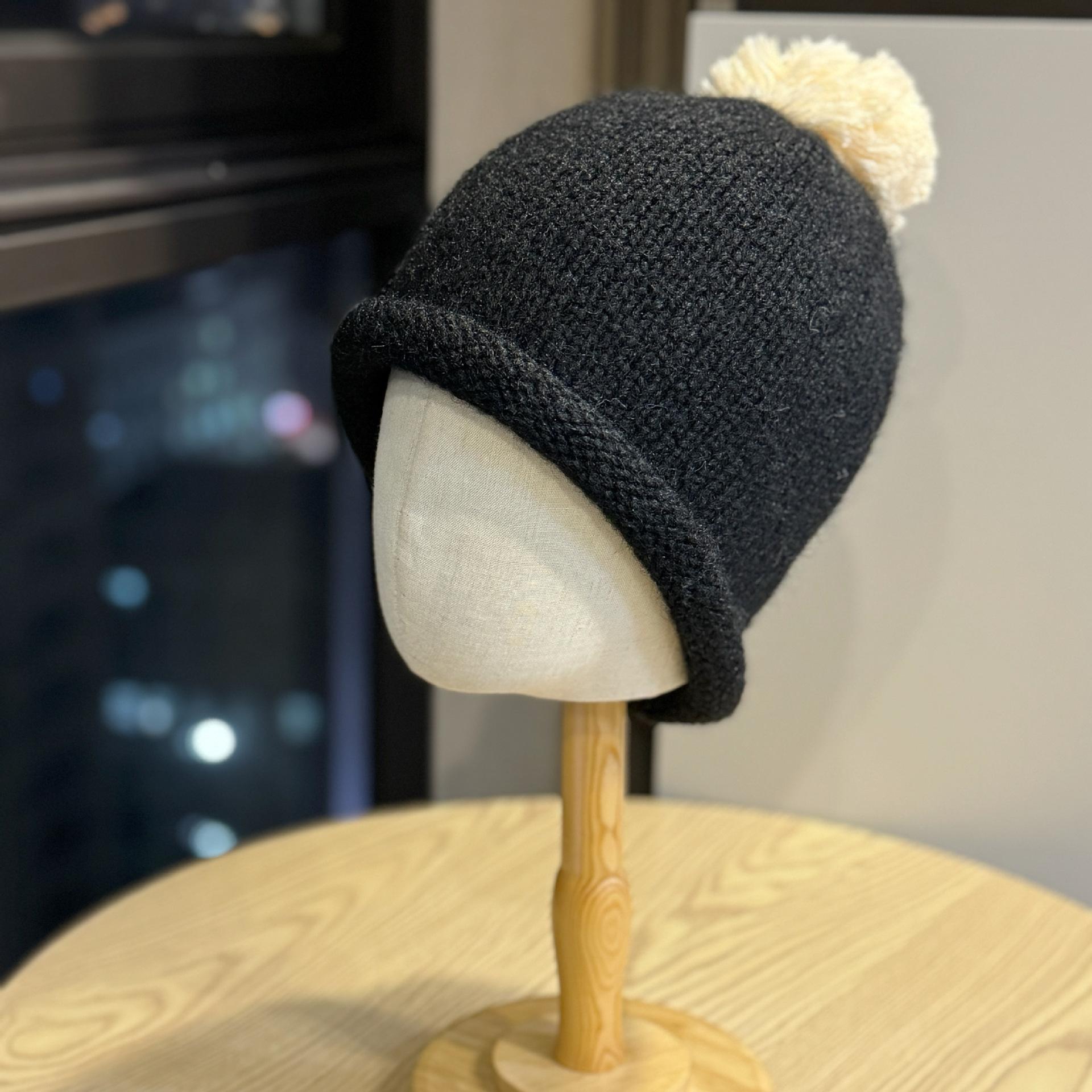 

Korean-style cute pom-pom knitted hat for women, new autumn and winter warm ear-protecting beanie, fashionable rolled-edge woolen hat Adult54-60Average Size чёрный