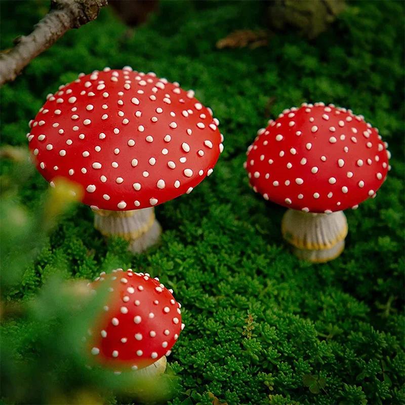 1/3pcs Mini Glow In The Dark Mini Mushroom Ornament Resin Crafts Fairy Garden Miniatures Terrarium Figurines Decor DIY Dollhouse