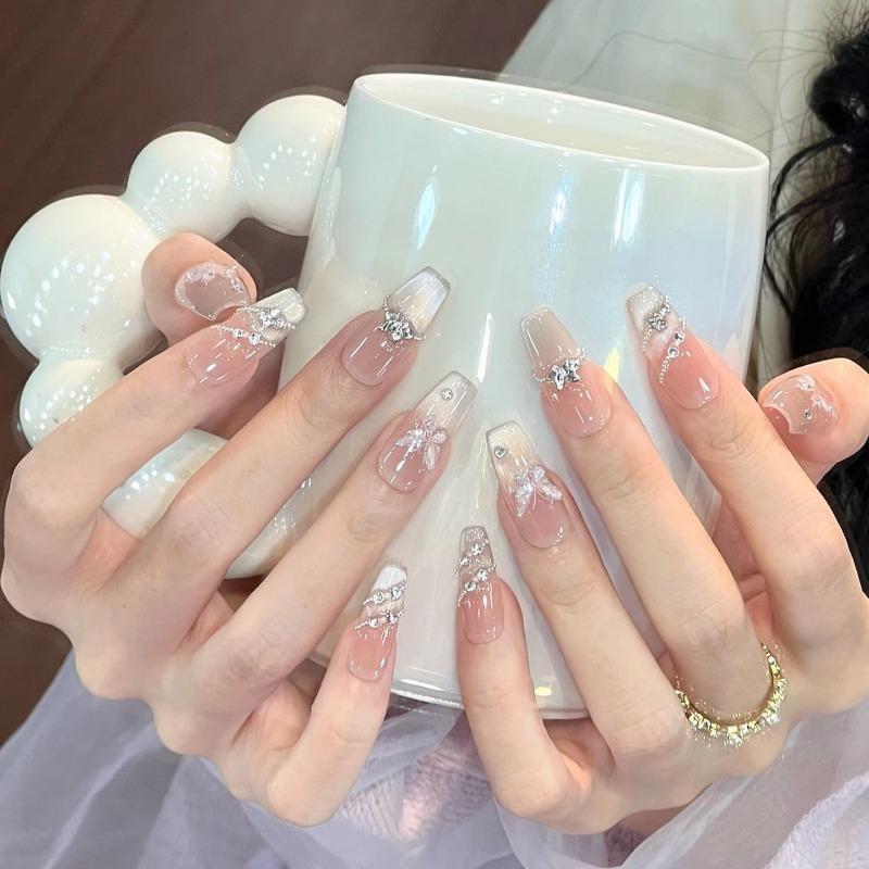 Neue Handgemachte Trage-Rüstung Ins-Stil Reines All-Match Eisblumen-Nagelkunst Cooles Weißes Rouge-Verlauf Katzenauge Temperament-Nagelstücke für Nagelwerkzeug-Set