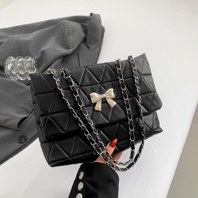 

Chic And Fashionable Quilted Handbag For Women Perfect For Everyday Use In Versatile Shades Like Black Blue And Green чёрный