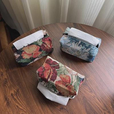 Retro květinová žakárová krabička na kapesníky - kreativní řešení pro úložný prostor doma a v autě