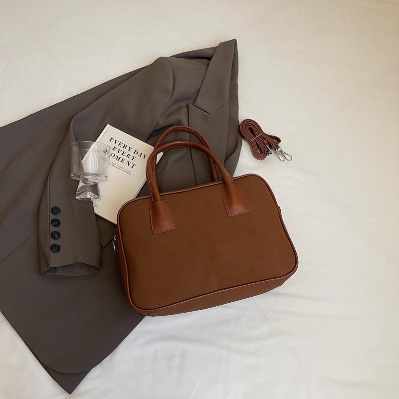 

Зимняя сумка большой вместимости женская 2025 новая высококлассная сумка-боулинг на плечо универсальная популярная сумка этого года 29*13*20 коричневый