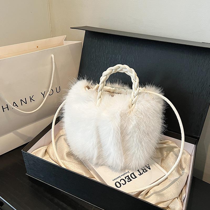 Plush Bag Women's Autumn and Winter Leisure 2025 New Niche Design Shoulder Messenger Bag Portable Fluffy Bucket Bag