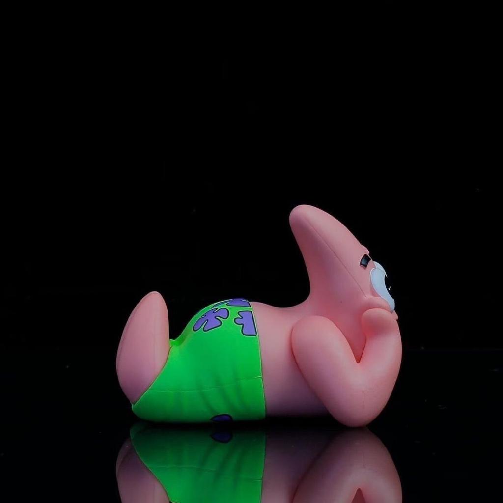 Patrick Star and SpongeBob SquarePants Figurine Phone Holder - Cute Desktop Ornament & Birthday Gift.