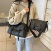 Retro Casual Messenger Bag Waterproof And Lightweight Messenger Bag Women'S Casual Versatile Commuter Bag Tooling Style Niche Shoulder Bag
