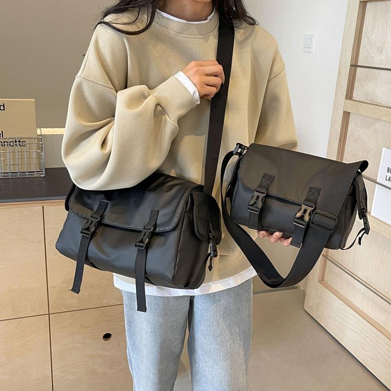 Retro Casual Messenger Bag Waterproof And Lightweight Messenger Bag Women'S Casual Versatile Commuter Bag Tooling Style Niche Shoulder Bag
