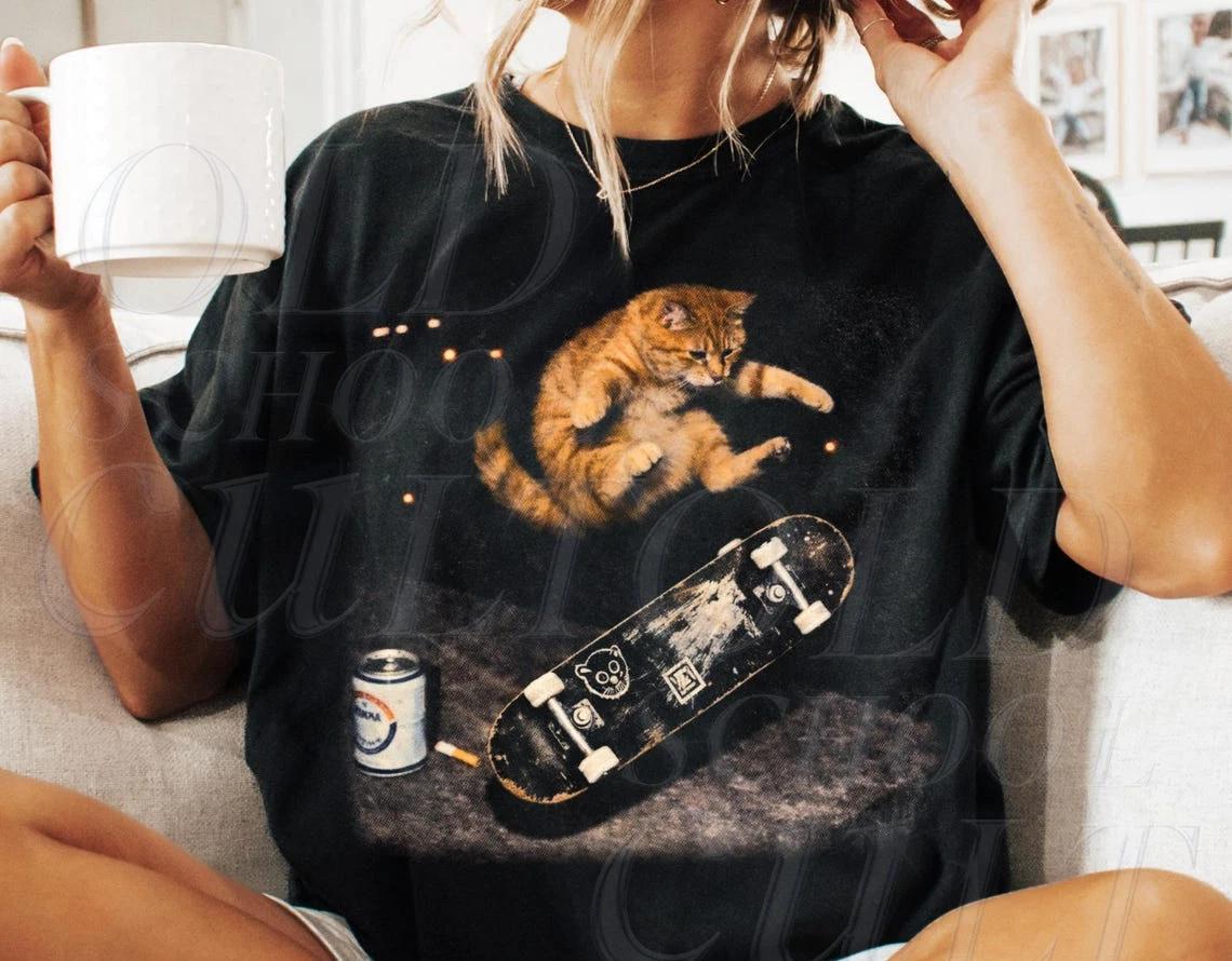 Skateboarding Cat Graphic T-Shirt – Vintage Retro Funny Unisex Tee XL
