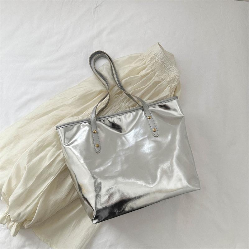 Chic Large Capacity Tote Bag Stylish Minimalist Design For Women In Gold And Silver Colors