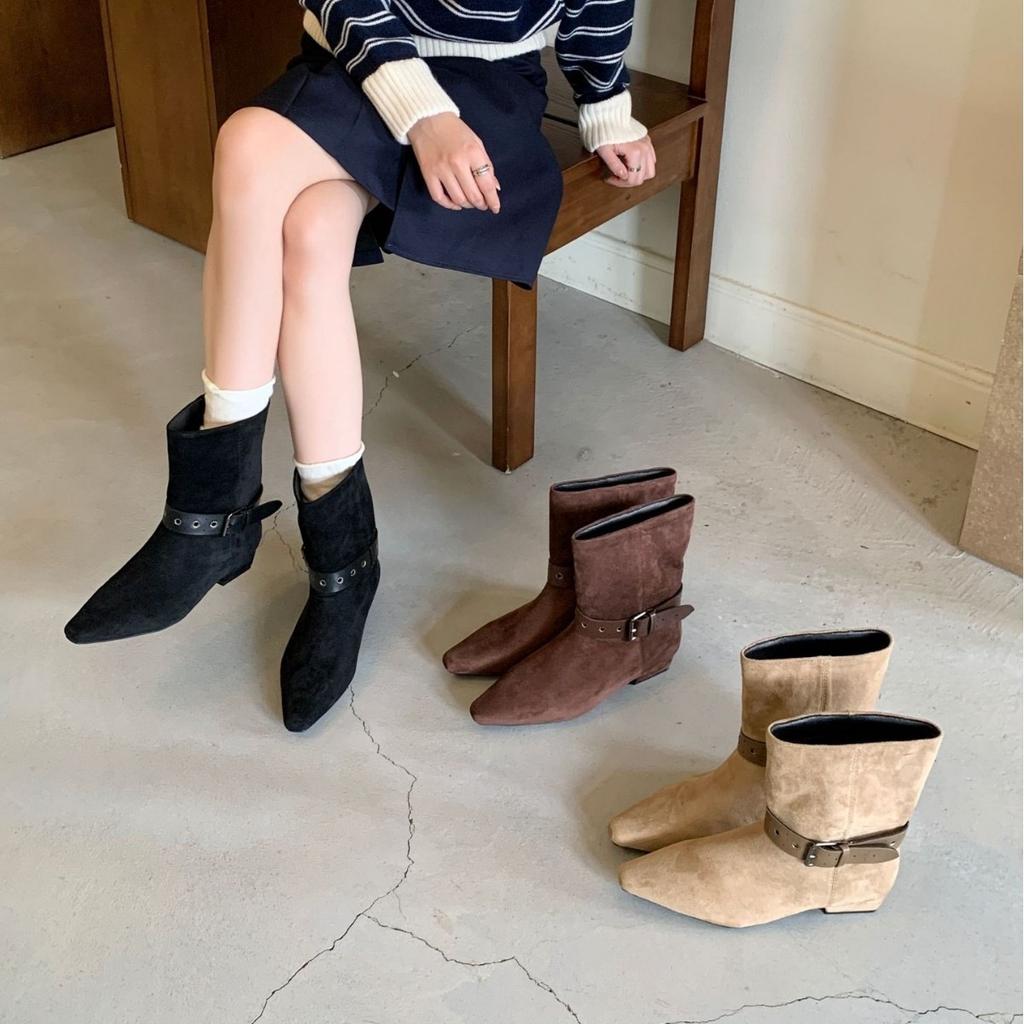 Retro medium tube pointed short boots women's new autumn and winter thick heel middle heel pleated pile versatile cowboy boots