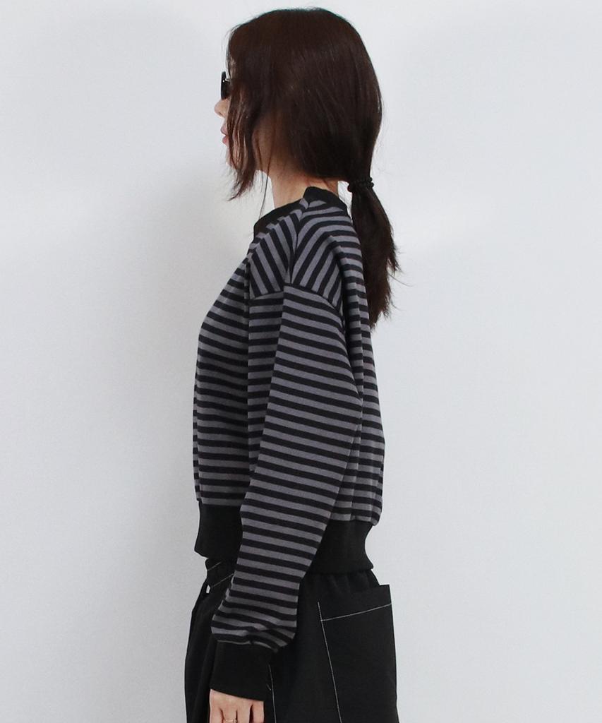 Deumakeu Stripe Crop Sweatshirt - Black