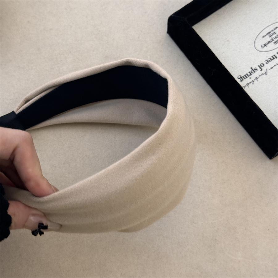 New Purple Velvet Fabric Knitted Wide-edged Autumn and Winter Hairbands for Women Niche Design High Skull Top Hair Accessories