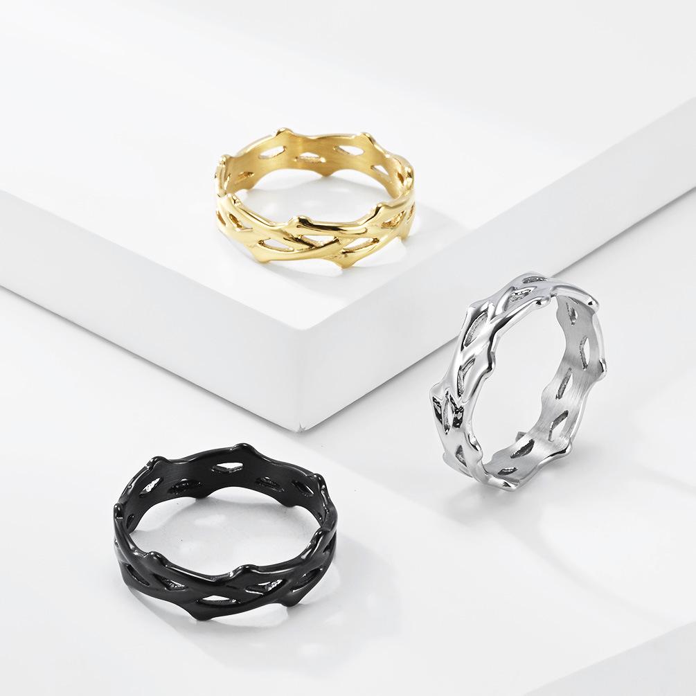 European Thorn Vine Titanium Steel Ring: Unisex, Personalized, Trendy, Non-fading, Handcrafted Wedding Jewelry for Men and Women.