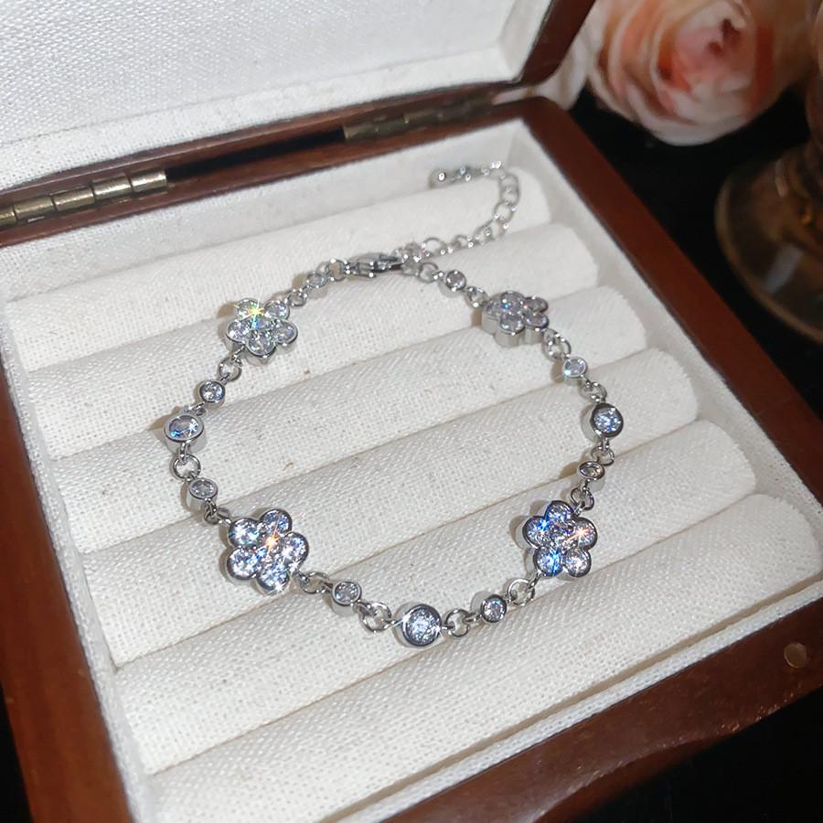 Zircon Flower Jewelry For Women With Simple Style And Highend Feel For Summer 2026