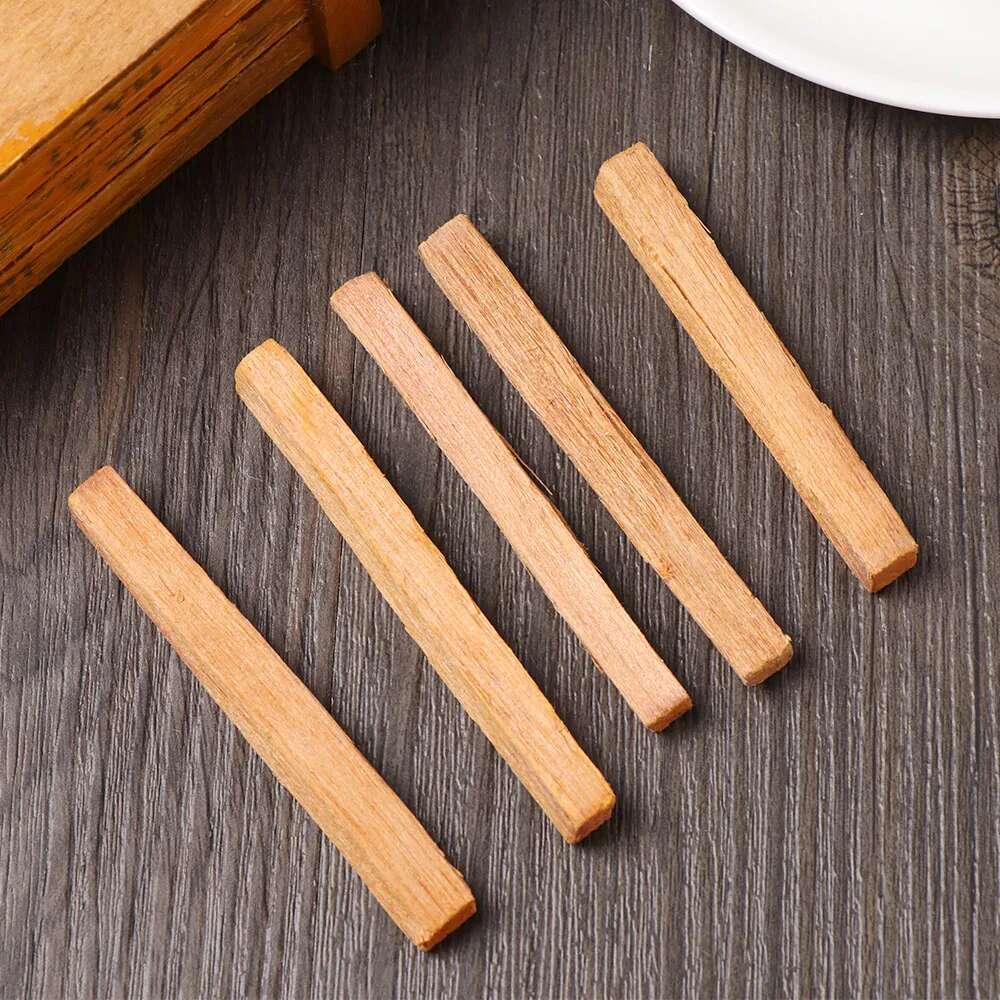 50g/Packung Unregelmäßige Form Natürliche Sandelholzkegel Buddhismus Aromatherapie Duft Räucherchips Sommer Yoga Heimdekoration