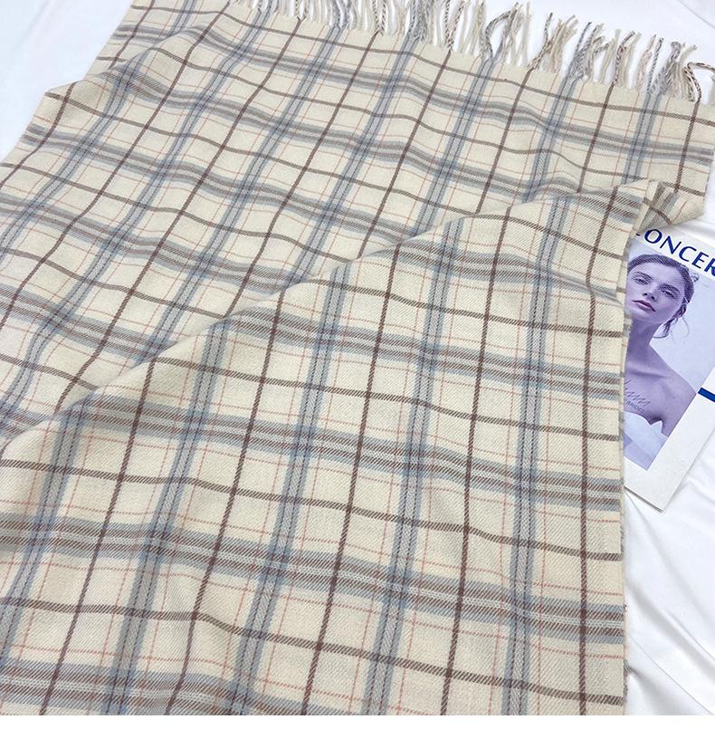 Przytulny szalik w kratę w stylu vintage dla mężczyzn i kobiet - Ciepły szal poliestrowy z frędzlami, idealny na jesień/zimę