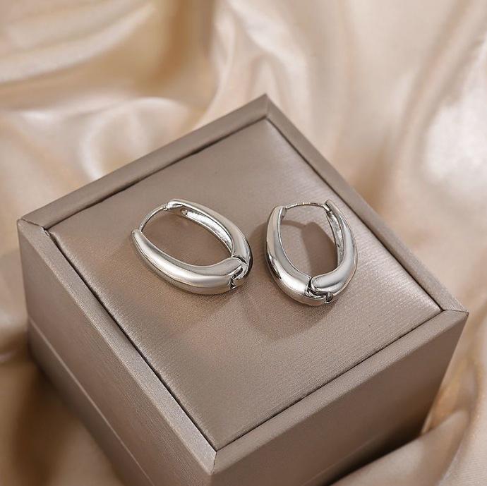 

Trendy French Minimalist Circle & Star Earrings: High-End Retro Metal Ear Hoops