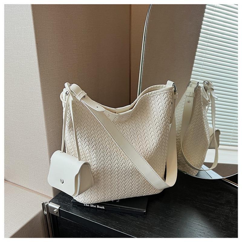 Large-capacity Woven Bag Women's Summer New Versatile Single Shoulder Crossbody Mother and Child Bag Commuter Bucket Bag