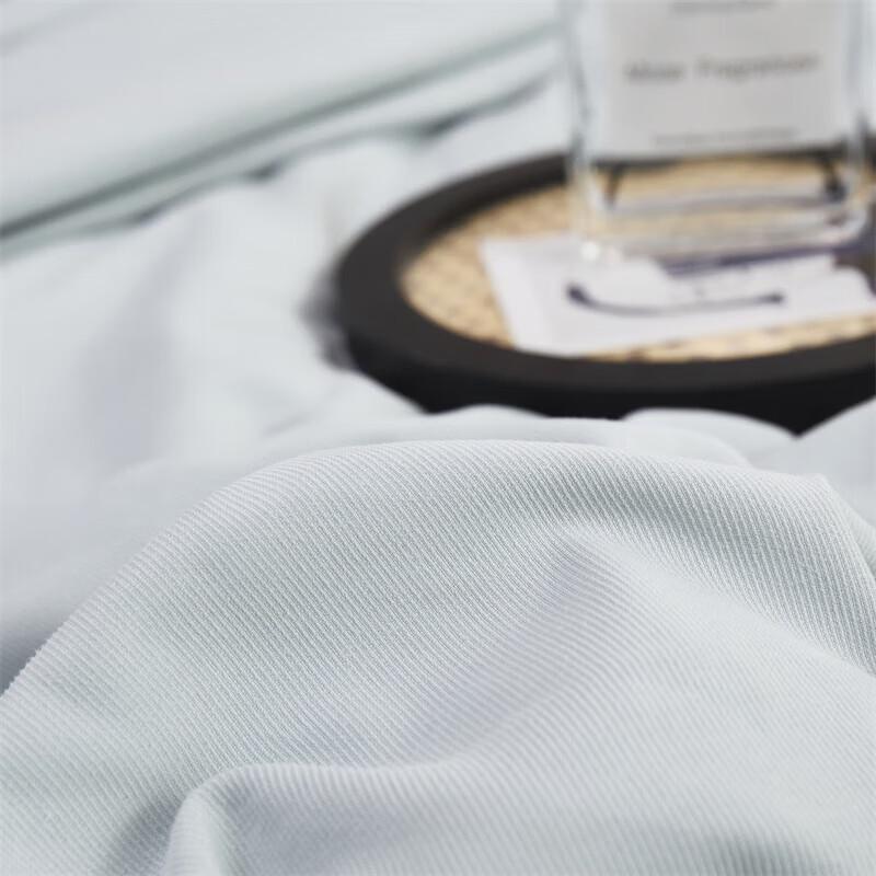 Donner Home Textiles Luxury Ice Silk Jacquard Quilt