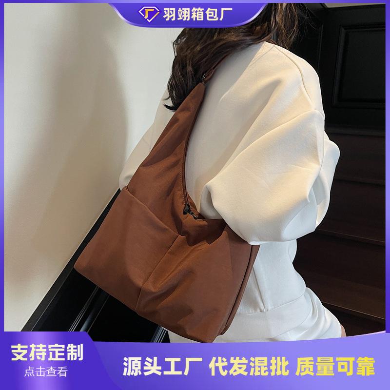 Large-capacity Tote Bag Women's New Niche Work Commuter Bag Lazy Wind Shoulder Messenger Bag