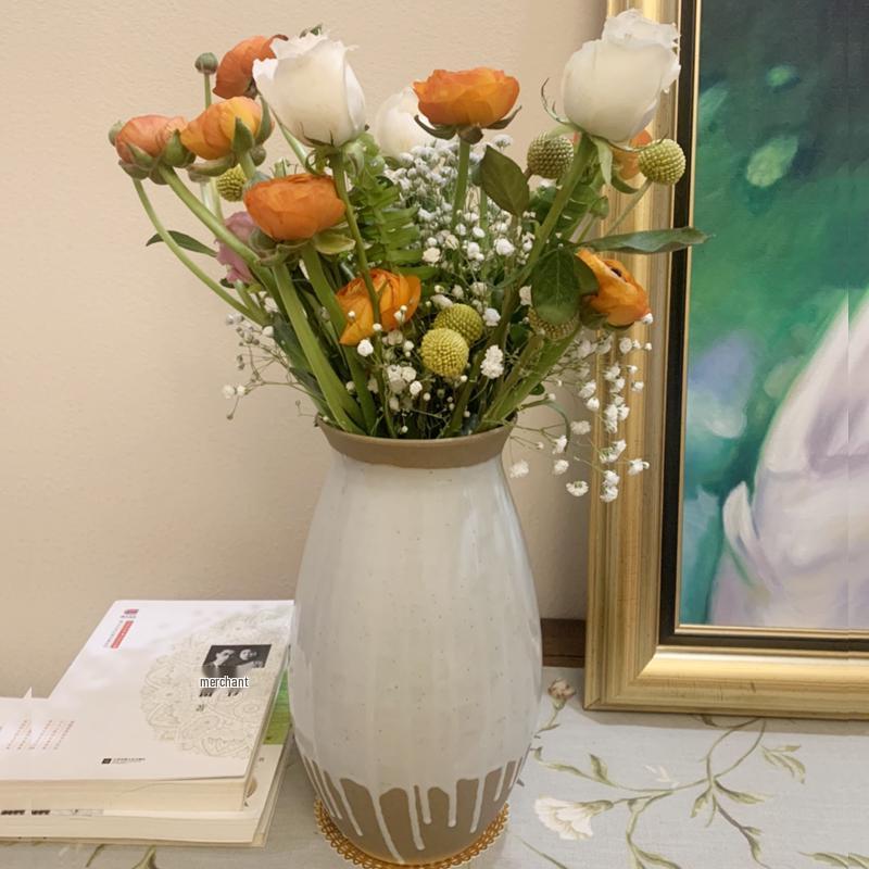 Modern Minimalist Ceramic Vase for Creative Floral Displays