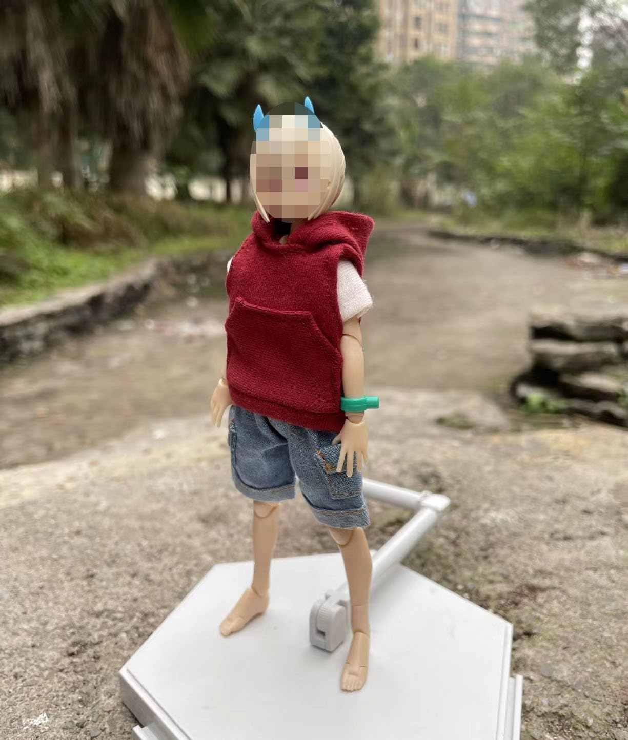 

1/12 Cute and Casual Sets (Head and body not included) [Product Contents]: Clothes + Pants + Red Sleeveless Jacket