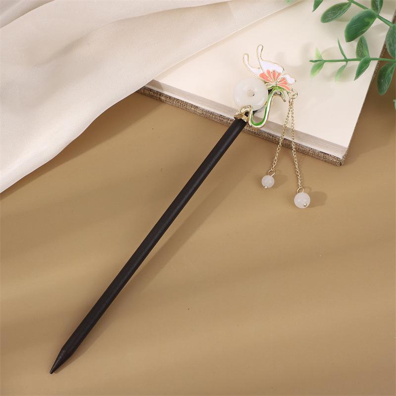 Ebony Style Tassel Hairpin: Vintage Wooden Hair Accessory for Women, Perfect for Simple Updos and Ancient Costume Adornments