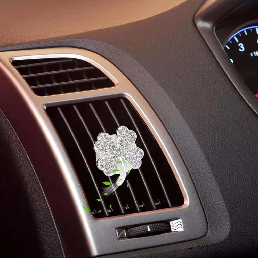 2 PCS New Car Air Outlet Perfume Pendant Wholesale Car Aromatherapy Four-leaf Flashing Grass Car Interior Fragrance Decoration