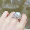 Huitan Exquisite Blumenfassung Imitation Perlenringe für Damen Romantische Braut Hochzeitsringe Temperament Elegante Damen Schmuckstücke