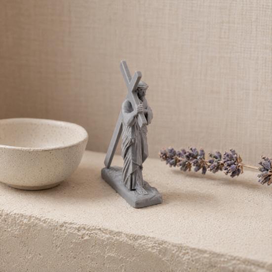 3D Printed Religious Cross Man Ornaments, Compact Imitation Stone Man Carrying Cross Figurine, Decorative Christian Statue for Home Desk And Bedside