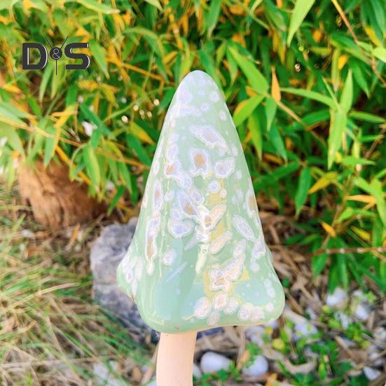 Pflanzeinsatz Keramikpilz, bunt glasierte Pilzdekoration, handbemalte Fliegenpilz-Skulpturen für die Dekoration des Feengartens im Freien