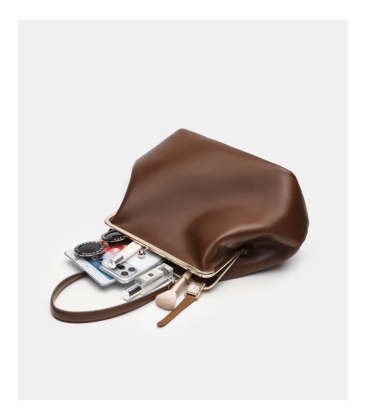 Trendy Large Capacity Women's Clasp Handbag - Versatile and Stylish Single Shoulder Bag