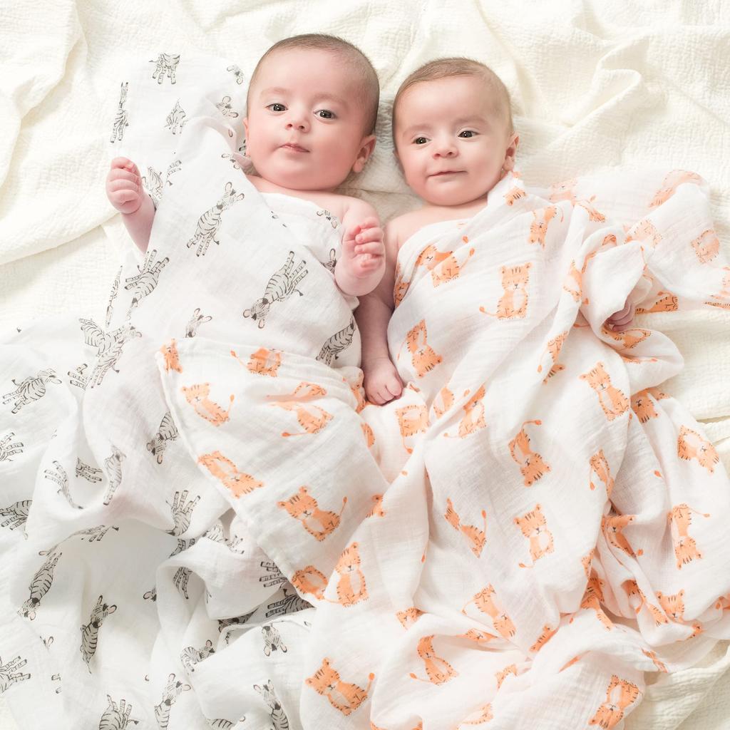 A Anay Swaddle J941B Safari Babes 112 cm x 112 cm [Aiden Essentials] Přibl.