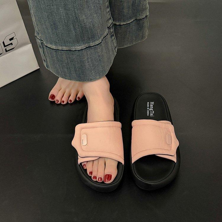 One-word beach sandals women's 2025 spring new thick-soled fashion casual with skirts and soft-soled cool slippers