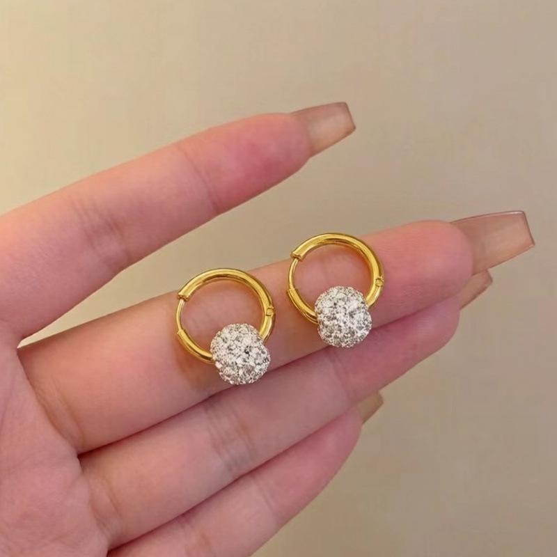 Fashionable Exquisite Diamond Clay Earrings for Women: Simple, Luxury, Versatile Ear Cuffs