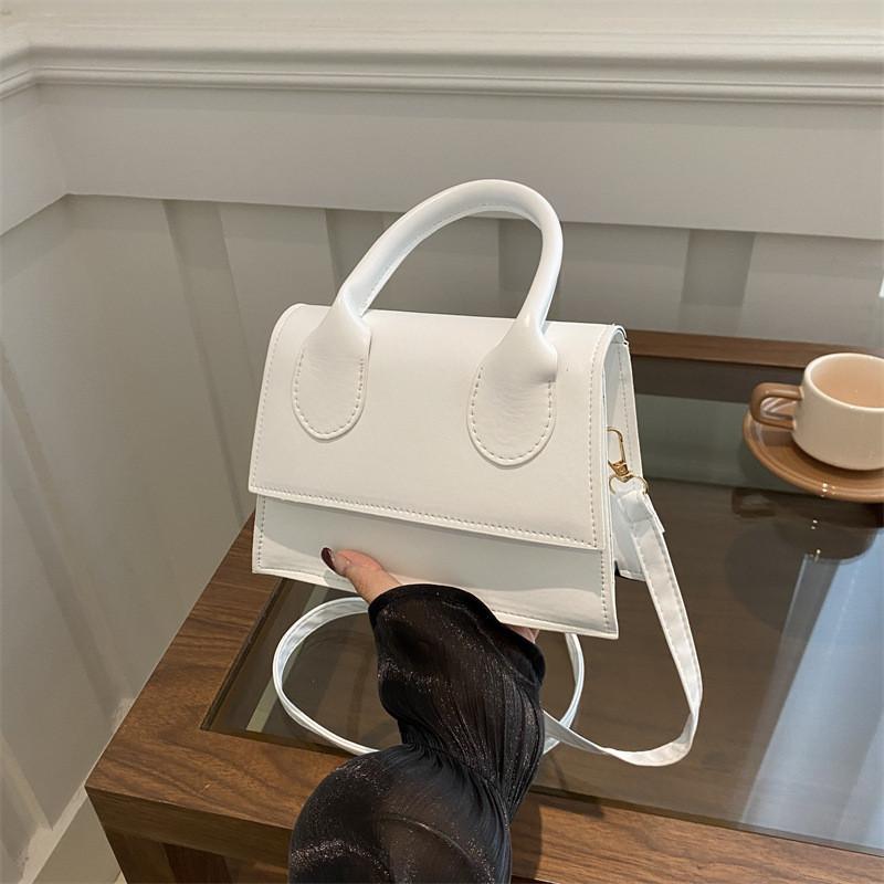 Chic And Stylish Retro Shoulder Bag With Soft Pu Material Perfect For Daily Use