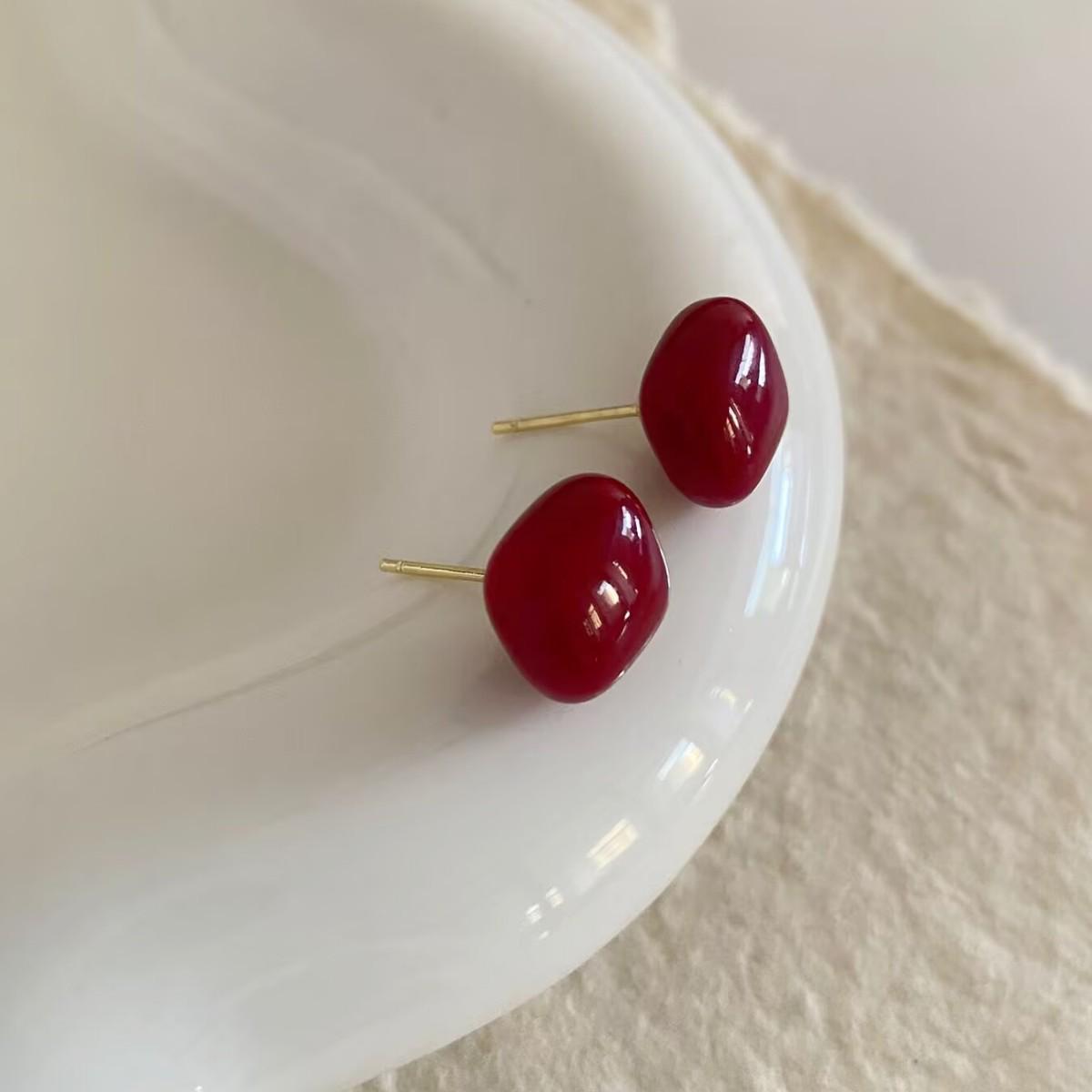 Chic Red Heart Square Stud Earrings for Women – Retro, Simple, Versatile Design