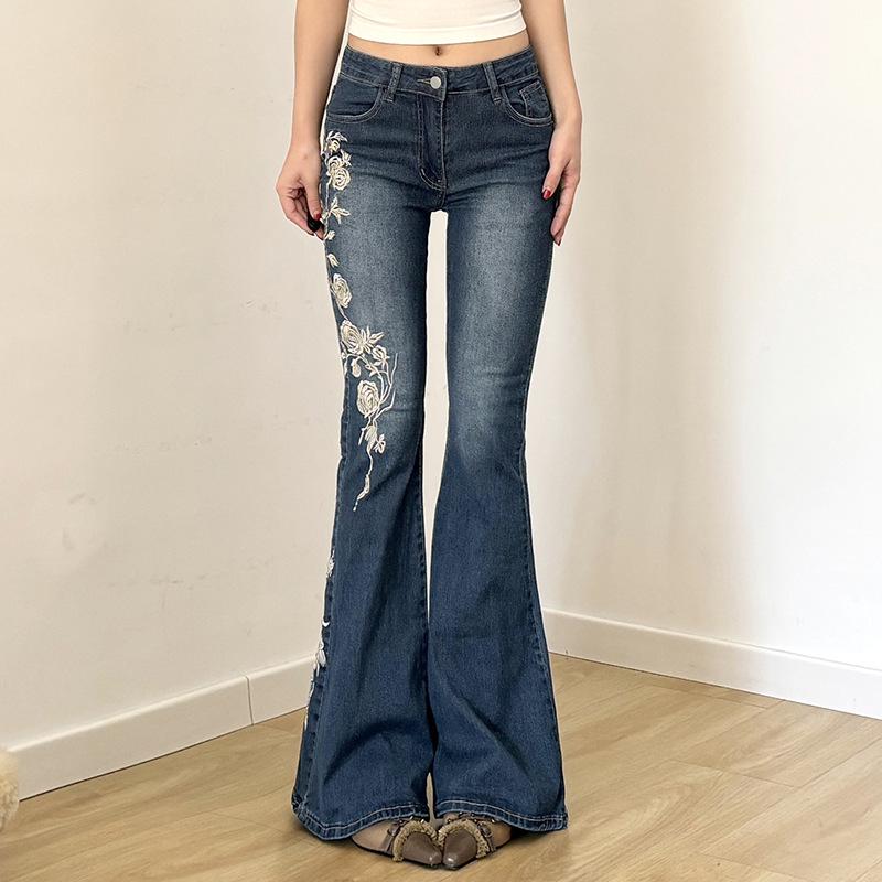 Y2K Gül İşlemeli Düşük Bel Mikro İspanyol Paça Kot Pantolon - Dar Kesim Günlük Pantolon
