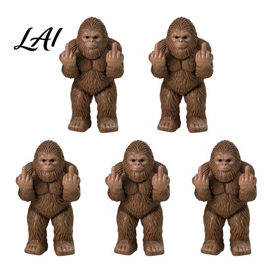 Conversation Starter Desk Decor Mini Monkey Figurine Funny Resin Frog Statue with Middle Finger Gesture Sarcastic Unique Birthday Gift Ideas