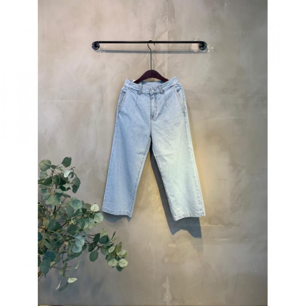 C S In The Room Wide pIntuCk 9 Part jeanS One Color