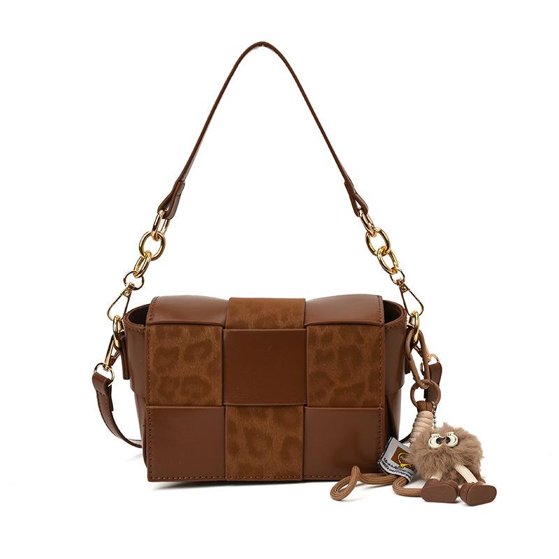 Korean version of niche contrasting color woven small square bag 2025 new versatile retro trend shoulder bag ins messenger women's bag