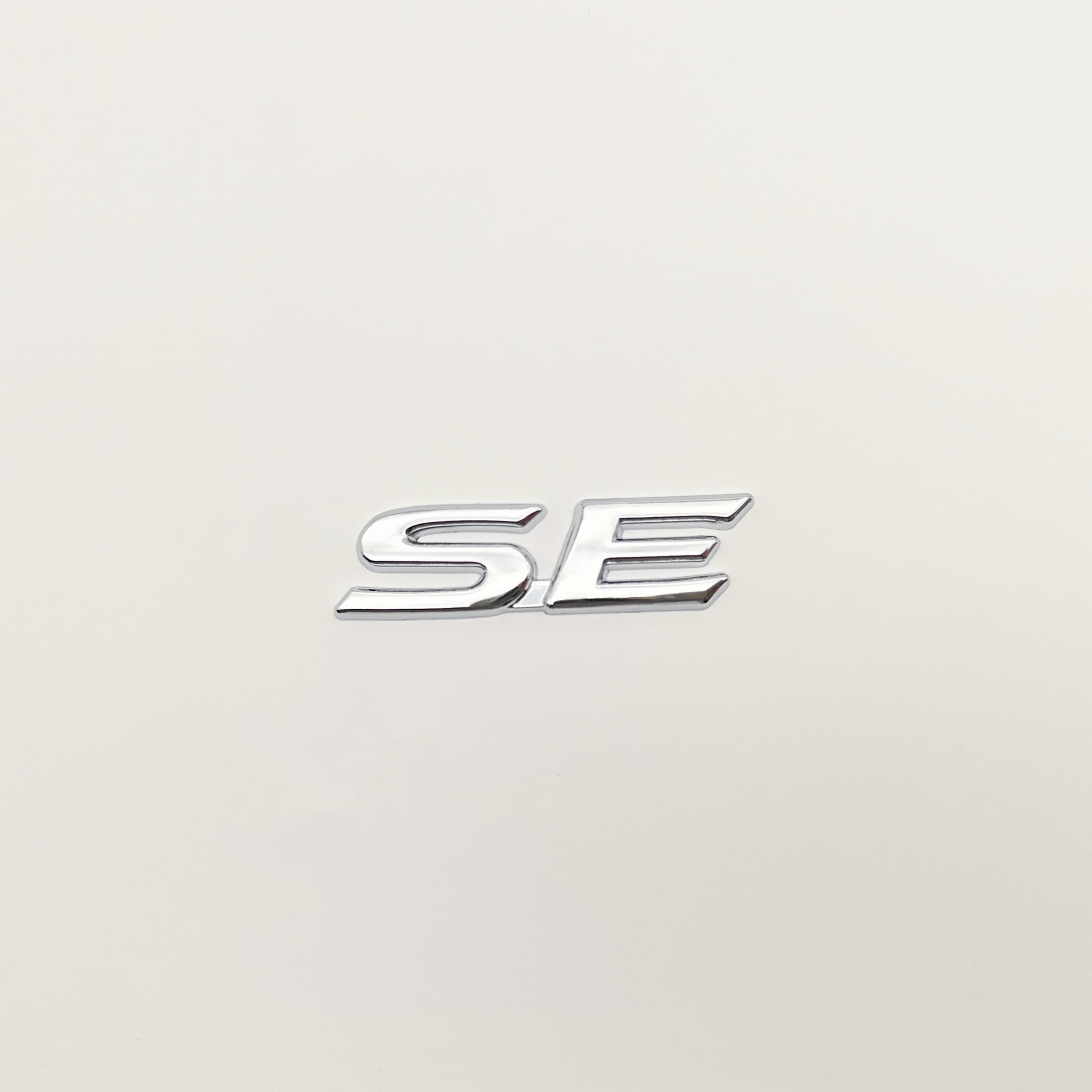 1Pc 3D Metal SE SD Letter Emblem Decal Side Fender Rear Trunk Badge Sticker for Corolla Camry R55 R56 F56 R50 R52 F55 R53 SE серебряный