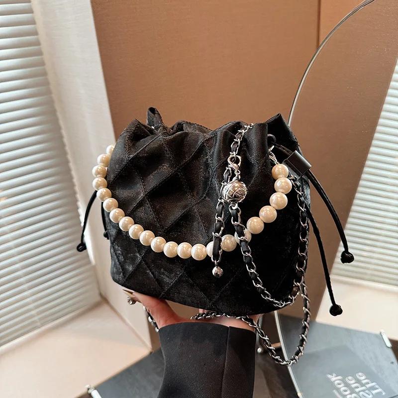 Genți de umăr pentru femei Geantă tip găleată cu lanț de perle Geantă crossbody versatilă la modă pentru femei Genți de designer Poșetă și genți de mână