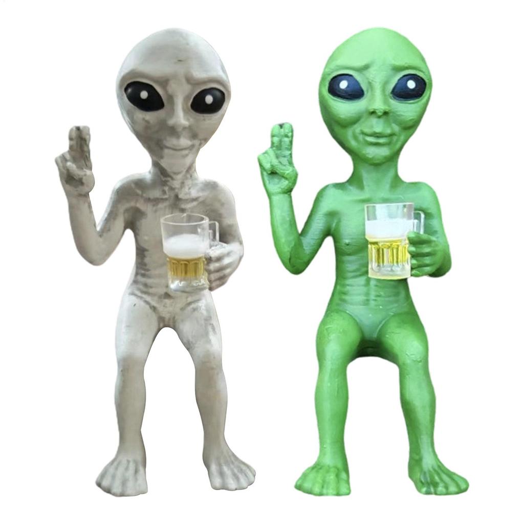 Beer Drinking Alien Statue Resin Novelty Collectible Funny Desktop Decoration For Adults Desk Bedroom Garden Outdoor Shelf Decor