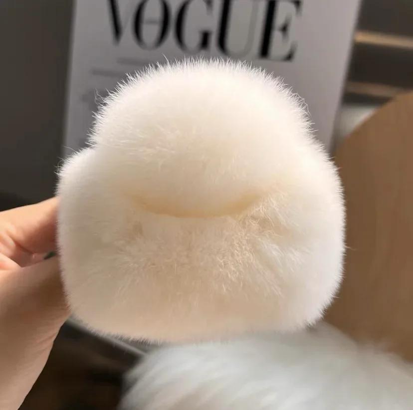 Single Piece Plus Faux Fur Hair Clip, Cute Simple Style Ob Long Hair Accessories, Solid Color, Small Size, Fluffy Effect Straw