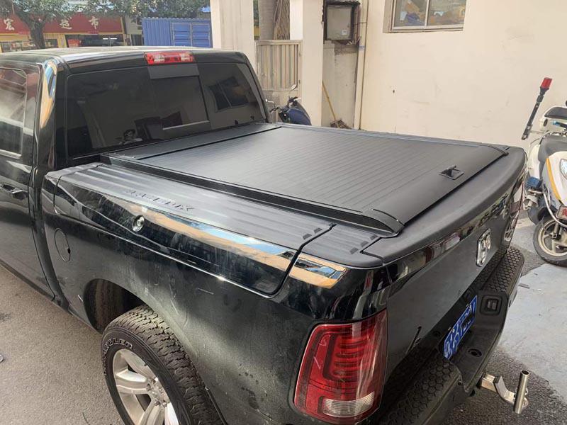 Manual Roller Shutter for Dodge RAM 1500: Semi-Automatic Retractable Tailgate Cover